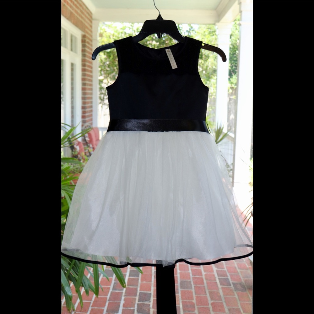 CHEROKEE BLACK & WHITE NET AND TUILLE DRESS IS NWOT